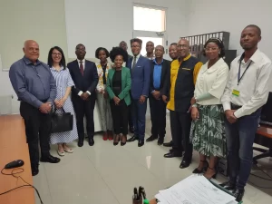 Da esquerda a para a direita Juam Tomas Especialista da AIEA Sra. Imen Bentouhami PMO AIEA Prof. Dr. Alexandre M. Maphossa Director Geral da ANEA . O terceiro d